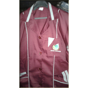 Blouse avec billet devant de femme de ménage